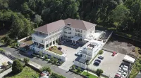 Hotel Villa Emitta فنادق في Central Tomohon