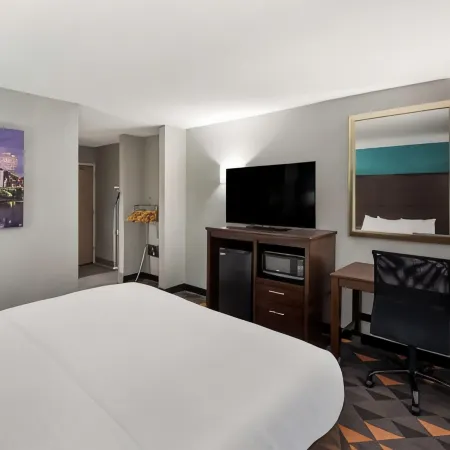 Clarion Pointe Indianapolis Northeast Отели рядом с достопримечательностью «Торговый центр Keystone»