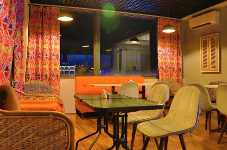 The Blue Jay Hostel - Dorms & Room's Отели рядом с достопримечательностью «Laxman Jhula»