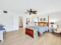 The Clubhouse - Fish, Bike and Relax in this spacious Home with a Hot Tub Hotels in Bokeelia