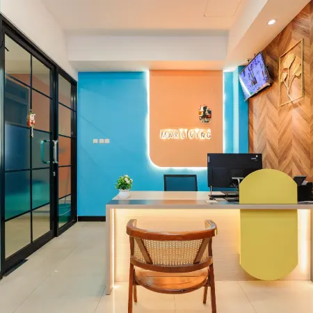 Sans Hotel Max Living Cengkareng Отели рядом с достопримечательностью «Мол Таман Палем»