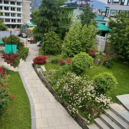 Tourist Hotel 10 Minutes Walking Distance from the Mall
