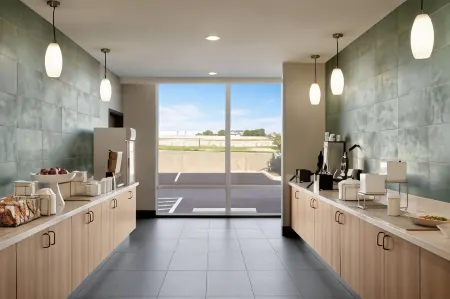 La Quinta Inn & Suites by Wyndham San Antonio Seaworld/Lafb