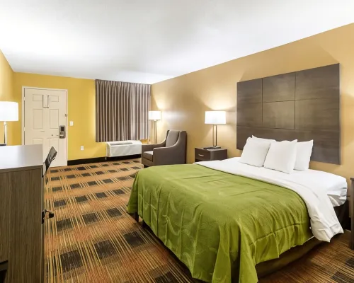 Quality Inn Mobile West Tillmans Corner モビールのホテル