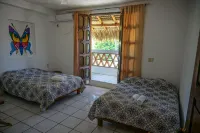 Nomad Beach House - Hostel