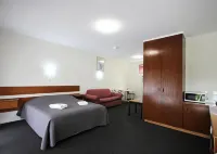 Melaleuca Lodge Beaconsfield Hotels in Narre Warren