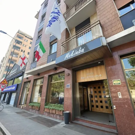 Mokinba Hotels Sant'Ambroeus Отели рядом с достопримечательностью «Навильи»