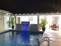Colony Club Inn & Suites - С бассейном