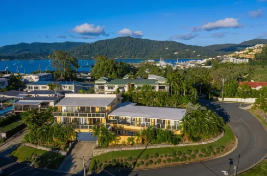 Sunlit Waters Studio Apartments Hoteles en Airlie Beach