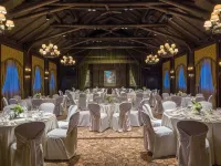 Fairmont le Château Montebello Hotels in Montebello