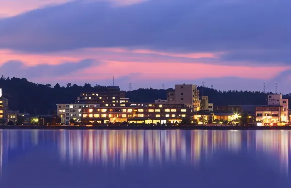 夕景湖畔水天閣旅館