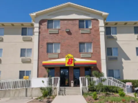 Super 8 by Wyndham Denton Hotels in Denton