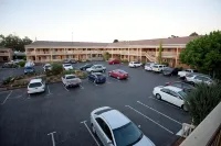 Mercure Port of Echuca - parking