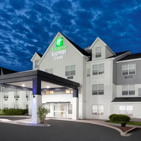 Holiday Inn Express & Suites PORT WASHINGTON by IHG