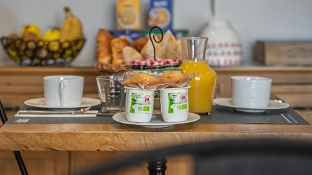 Logis Hôtel Central Отели в г. Монтаржи