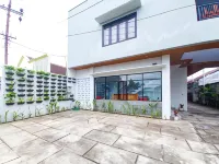 RedDoorz Plus Syariah at Umyas Hotel near Terminal Anjuk Ladang Nganjuk Hotel dekat Angkringan Alas Dowo