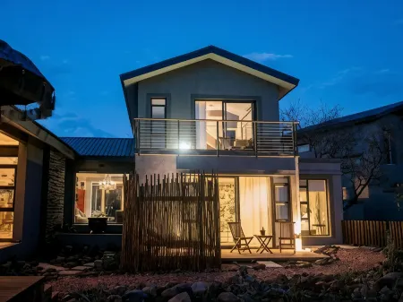 Safari Moon Luxury Bush Lodge