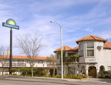Days Inn by Wyndham Castaic Six Flags Magic Mountain