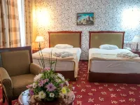 Golden Valley Hotel