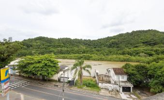 Modern 2BR Apt Close to the Beach Stl0702