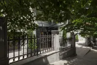 شوتا آت روستافيلي بوتيك هوتل Hotels near كاتدرائية الثالوث المقدس في تبليسى