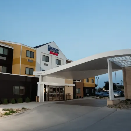 Fairfield Inn & Suites Burlington Отели в г. Берлингтон