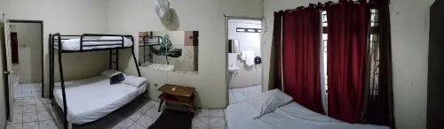 Tonys Guest House - parking