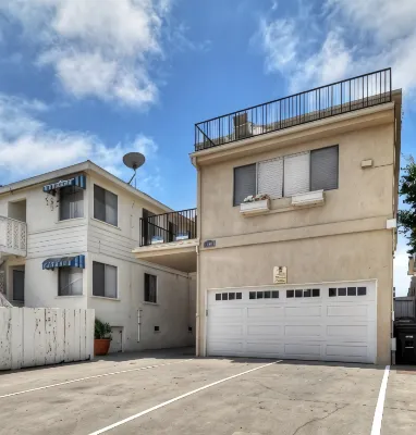 Expansive Decks and Large Kitchen Space - Stunning Coastal Retreat