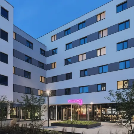 Moxy Hamburg Altona Отели рядом с достопримечательностью «Adolf-Jaeger-Kampfbahn»