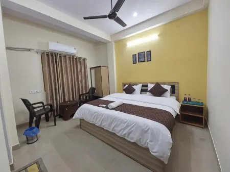 Manor Residency Отели рядом с достопримечательностью «Университет Банарас Хинду»