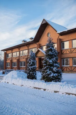 Iskra Aktiv Hotel Отели рядом с достопримечательностью «Дом-музей М.М. Пришвина»