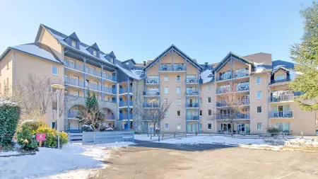 Résidence Pierre & Vacances les Rives de l'Aure Отели в г. Виньек