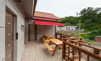 Gyeongju Jusangjeolli Pension