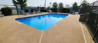 Baymont by Wyndham la Vergne - Pools