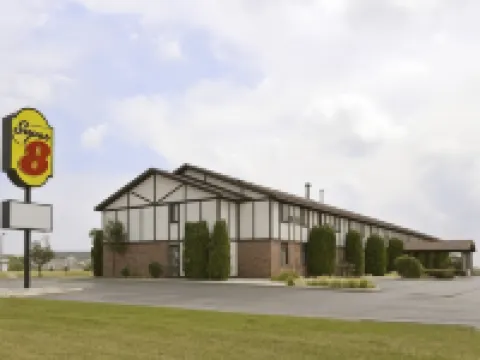 Baymont by Wyndham Oshkosh Airport Hotels in Oshkosh