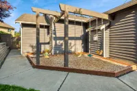 Luxury Martha Lake View Home w/Hot Tub - 4-Star