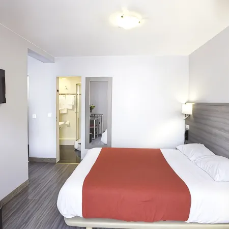 Hipotel Paris Père-Lachaise République Отели рядом с достопримечательностью «Улица Лапп»