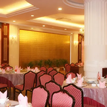 Qichun Lishizhen Holiday Hotel