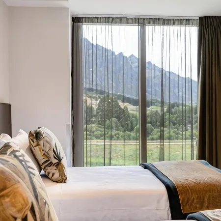 La Quinta by Wyndham Remarkables Park Queenstown Отели рядом с достопримечательностью «Пивоварня Altitude Brewing»
