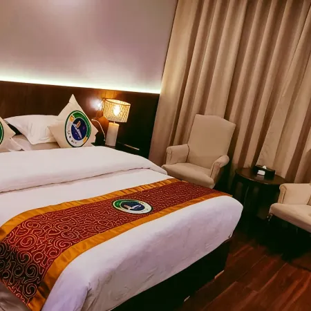 Lhozhag Zhongliang Hotel