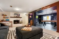 Game Room & Hot Tub, 12 mi to Red Rocks
