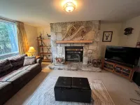 Charming 2-bedroom ski in/ski out condo on Mt. Snow with fitness, pool, WiFi