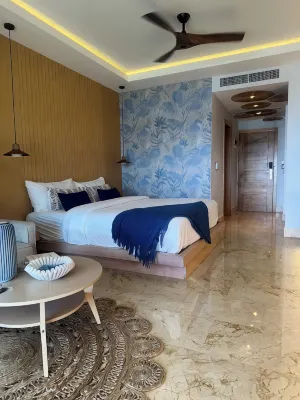 Serene Apartment in Samana, w/view of Bay, pool, gym & WiFi