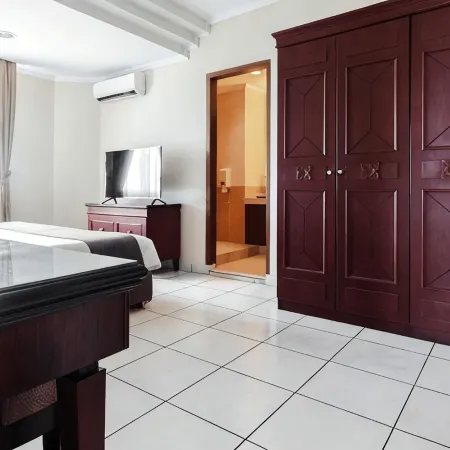 Travellers Suites Serviced Apartments