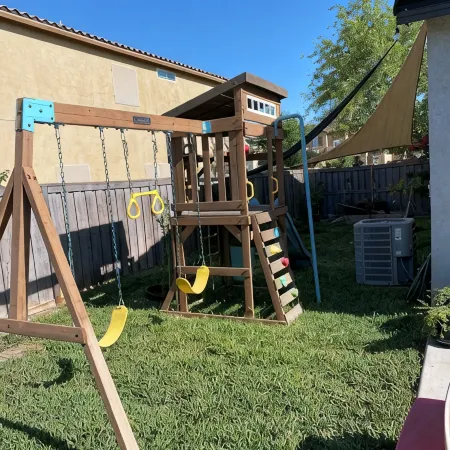 4-bedroom house in an amazing neighborhood with AC, WiFi. Relax and unwind.