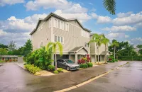 Island Living on Longboat Key 3 minute walk to the beach!