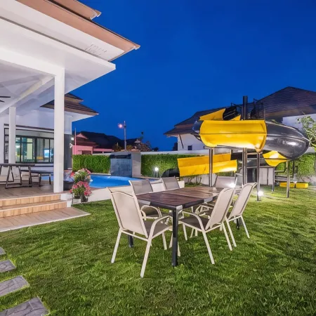 Villa me & you2