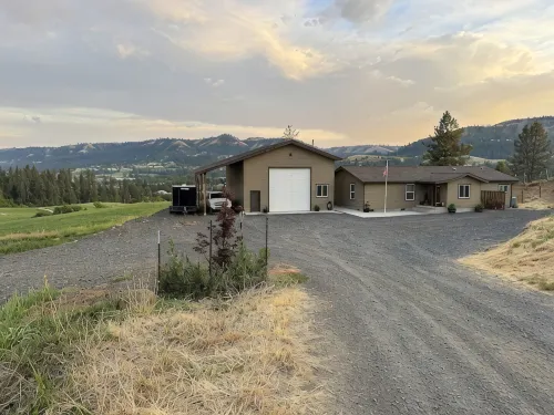 4Br Ranch Retreat w/Hot Tub & Senic Valley Views + Mini House ADD-on - 4-Star