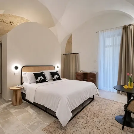 CAVA Urban Relais & Pool