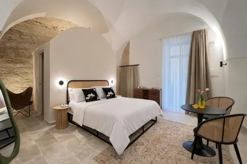 CAVA Urban Relais & Pool